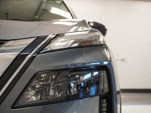 Used 2023 Nissan Rogue S image 37