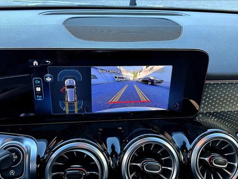 Used 2025 Mercedes-Benz GLB 250 GLB 250 image 26