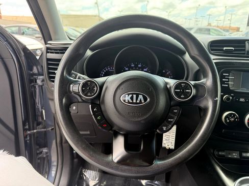 Used 2016 Kia Soul + image 12