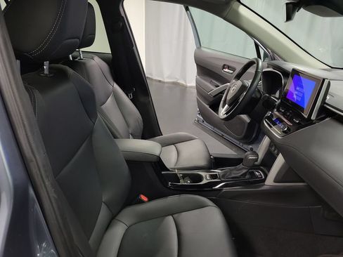 Used 2023 Toyota Corolla Cross XLE w/ Convenience Package FWD image 29