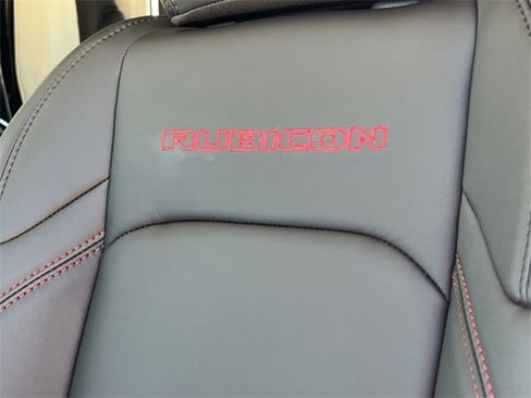 New 2025 Jeep Gladiator Rubicon w/ Convenience Group image 19