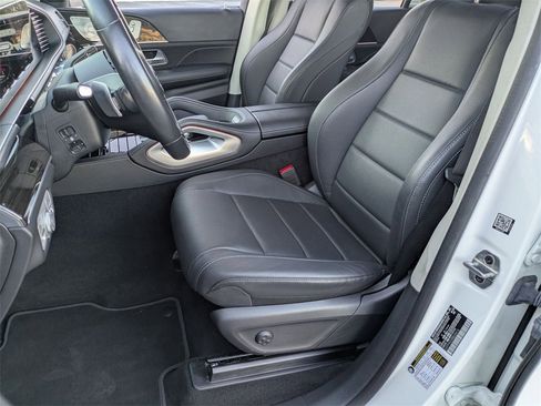 Used 2024 Mercedes-Benz GLS 450 4MATIC image 14