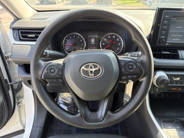 Used 2022 Toyota RAV4 LE FWD image 23