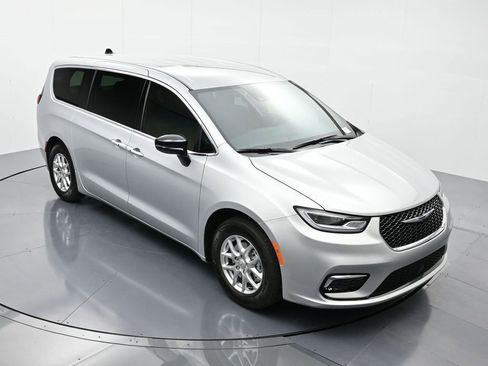New 2026 Chrysler Pacifica Select image 12