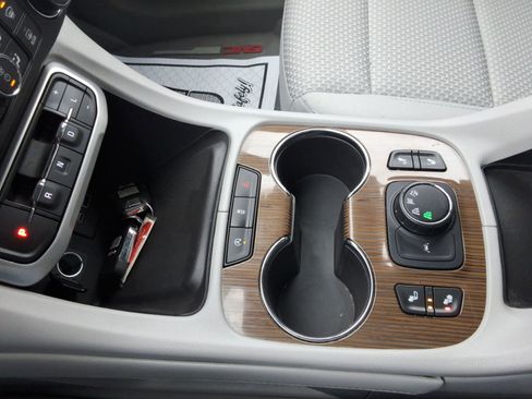 Used 2023 GMC Acadia SLE w/ Driver Convenience Package image 18