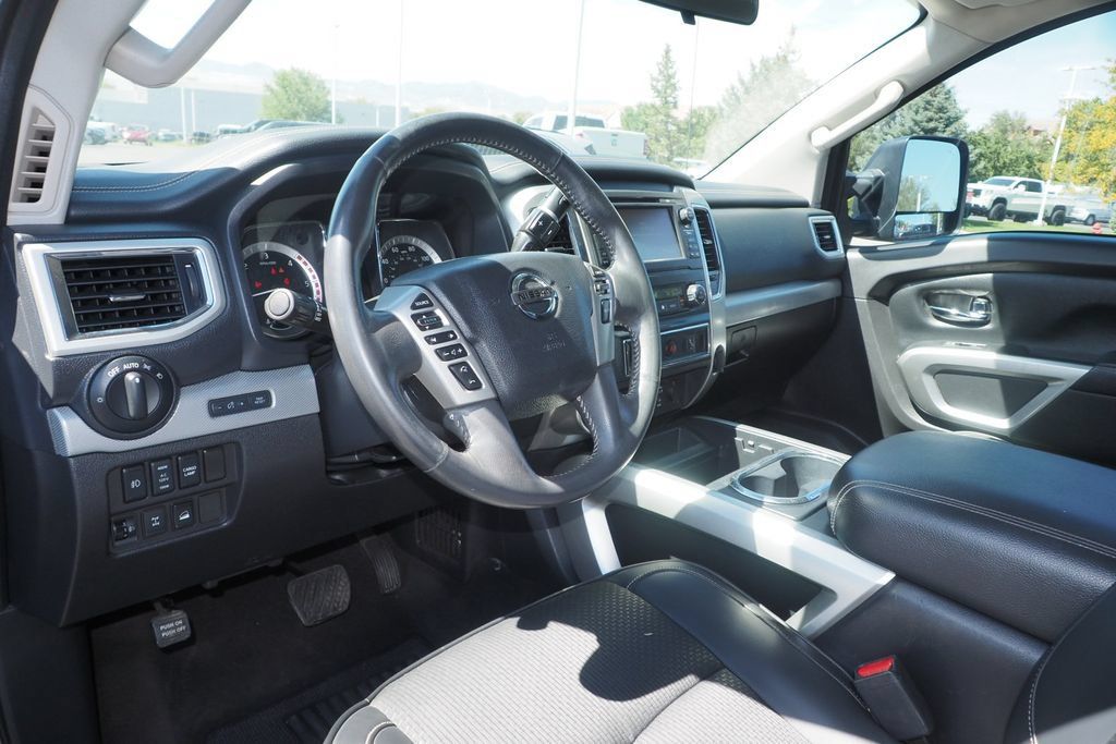 Used 2017 Nissan Titan PRO-4X AWD/4WD image 12
