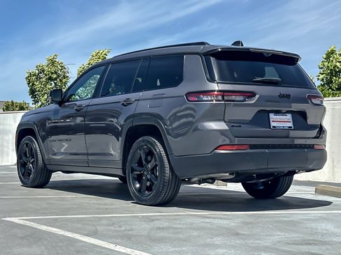 Used 2025 Jeep Grand Cherokee L Limited w/ Luxury Tech Group II AWD/4WD image 3
