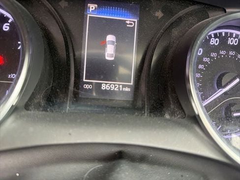 Used 2020 Toyota Camry SE FWD image 6
