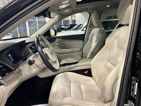 Certified 2023 Volvo XC90 B5 Plus w/ Protection Package Premier image 10
