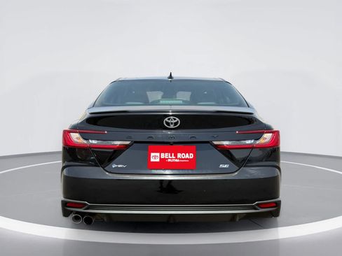 Used 2025 Toyota Camry SE FWD image 6