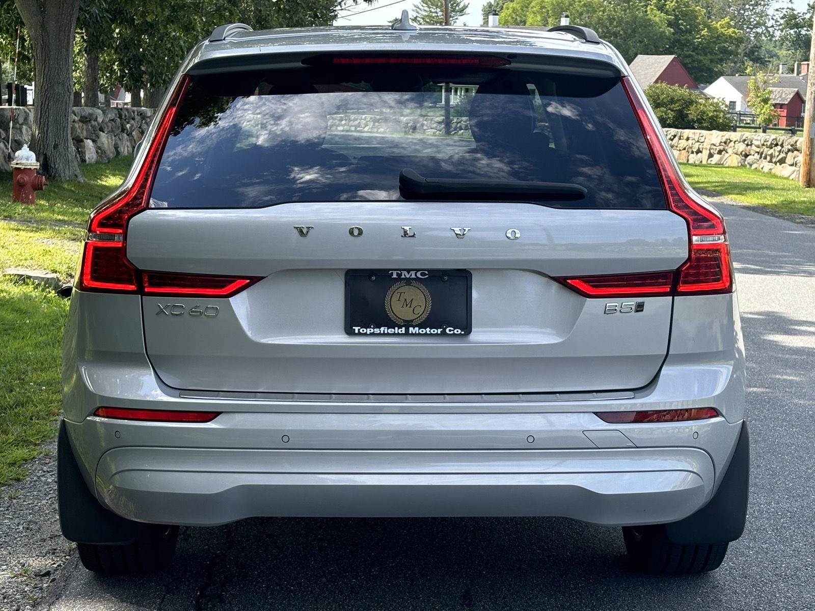 Used 2022 Volvo XC60 B5 Momentum w/ Climate Package AWD/4WD image 17
