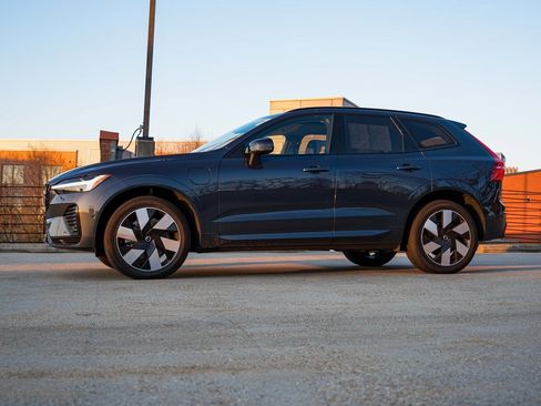 Certified 2025 Volvo XC60 T8 Plus w/ Protection Package Premier image 3