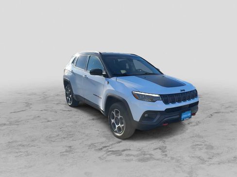 Certified 2022 Jeep Compass Trailhawk w/ Trailhawk Elite Group image 2