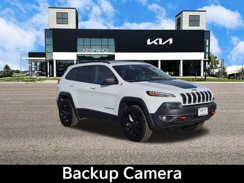 Used 2017 Jeep Cherokee Trailhawk w/ Comfort/Convenience Group image 2