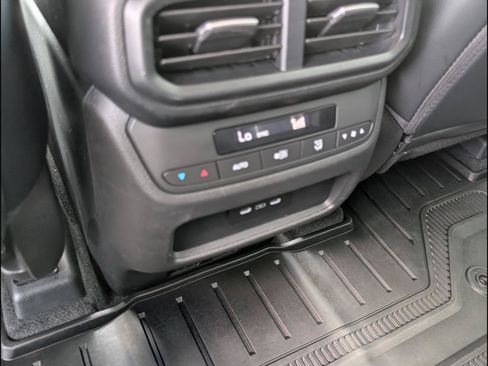 Certified 2025 Honda Pilot Touring image 17