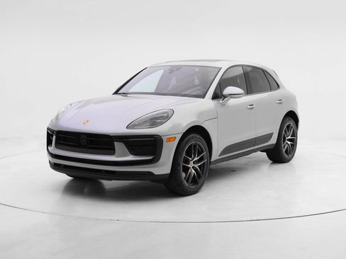 Certified 2024 Porsche Macan image 1