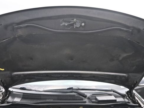 Used 2015 Chrysler Town & Country Limited image 21