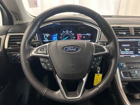 Used 2016 Ford Fusion SE w/ Equipment Group 202A FWD image 9