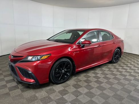 Used 2023 Toyota Camry SE FWD image 7