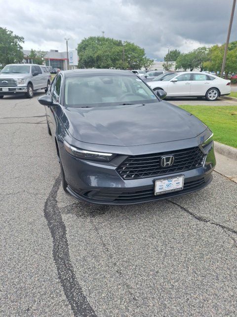 Used 2023 Honda Accord EX image 4