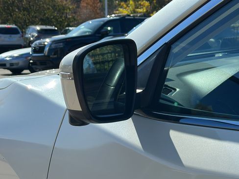 Used 2020 Nissan Rogue SV w/ Premium Package image 11