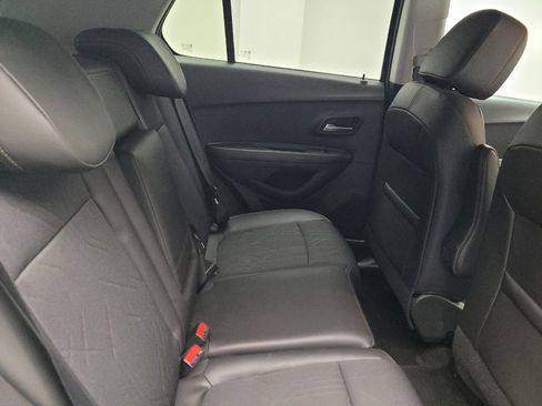 Used 2022 Chevrolet Trax LT w/ LT Convenience Package image 19