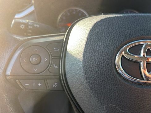 Used 2021 Toyota RAV4 LE image 15