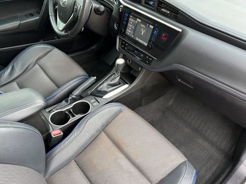 Used 2018 Toyota Corolla SE w/ SE Premium Package FWD image 18