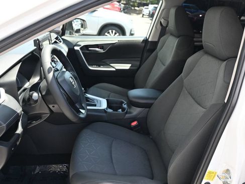 Used 2021 Toyota RAV4 XLE FWD image 12