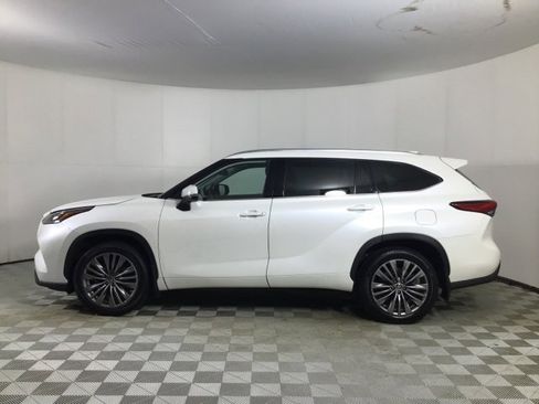 Used 2021 Toyota Highlander Platinum image 4