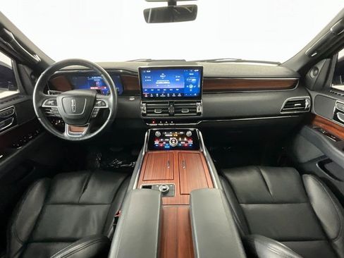 Used 2024 Lincoln Navigator Premiere image 10