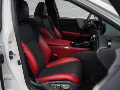Used 2023 Lexus LS 500 F Sport image 24