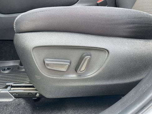Used 2024 Toyota Highlander LE FWD image 20