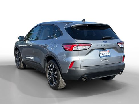 Certified 2022 Ford Escape SE w/ SE Sport Appearance Package FWD image 3