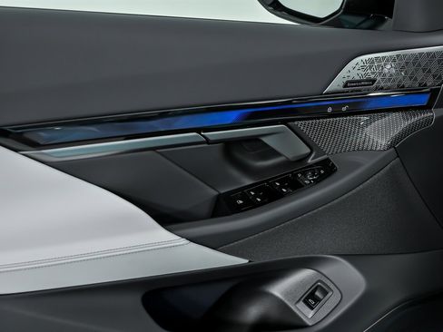 Used 2026 BMW M5 Touring w/ Executive Package image 18