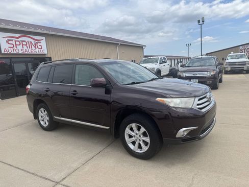 Used 2012 Toyota Highlander FWD w/ Tech Pkg image 18