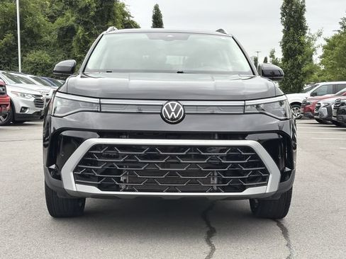Used 2025 Volkswagen Taos SEL AWD/4WD image 8