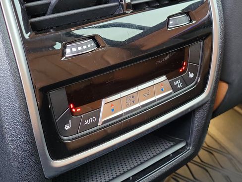 Used 2019 BMW X7 xDrive40i w/ Premium Package image 18