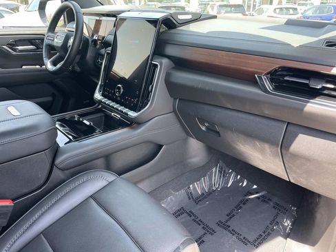 Used 2025 GMC Yukon Denali AWD/4WD image 30