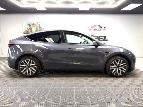 Used 2021 Tesla Model Y Long Range AWD/4WD image 17