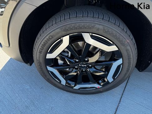 New 2025 Kia Telluride S image 8