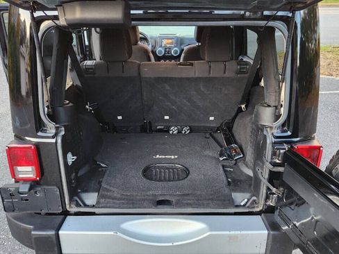 Used 2015 Jeep Wrangler Unlimited Sahara AWD/4WD image 32