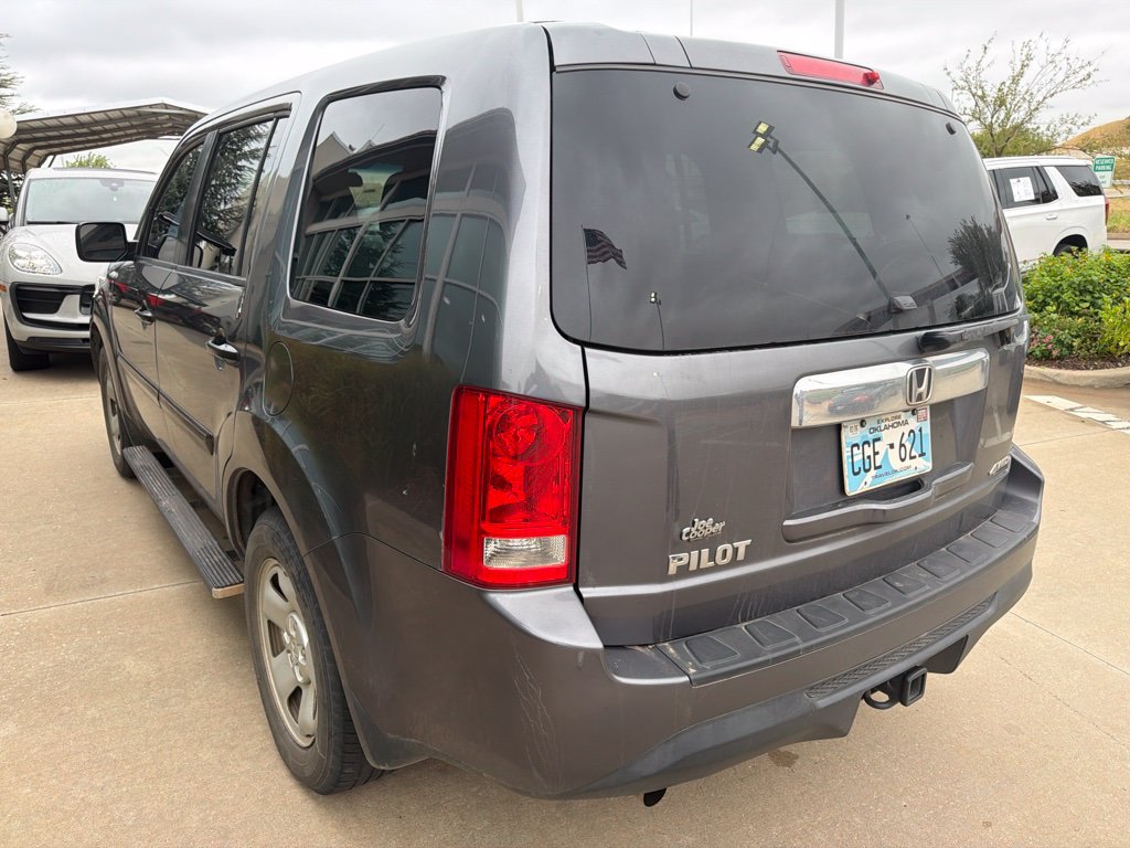 Used 2015 Honda Pilot LX image 2