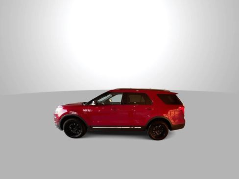 Used 2018 Ford Explorer XLT w/ Equipment Group 202A AWD/4WD image 5