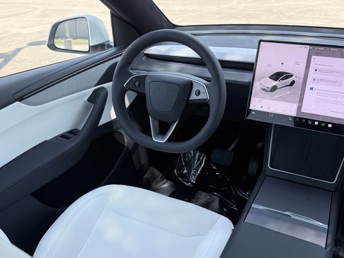 Used 2026 Tesla Model Y 2WD image 57