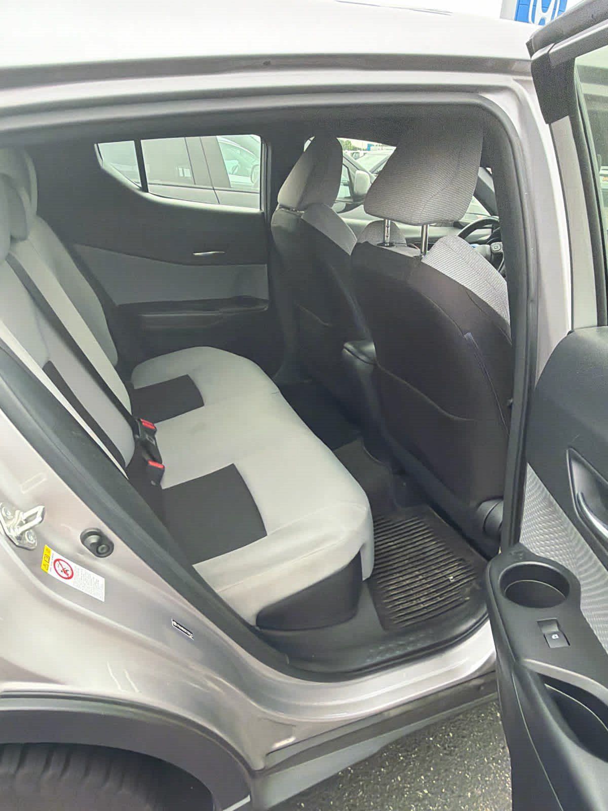 Used 2019 Toyota C-HR XLE FWD image 4