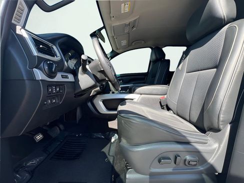 Used 2018 Nissan Titan PRO-4X w/ Pro-4x Utility Package image 16