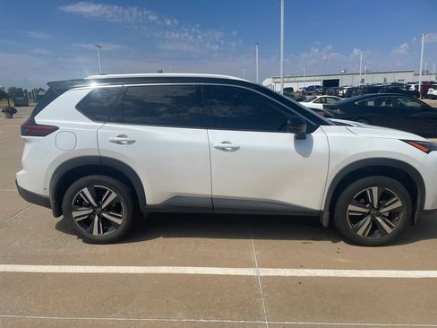 Used 2025 Nissan Rogue SL FWD image 6