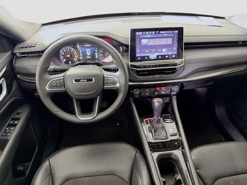 Used 2025 Jeep Compass Latitude w/ Convenience Group image 23