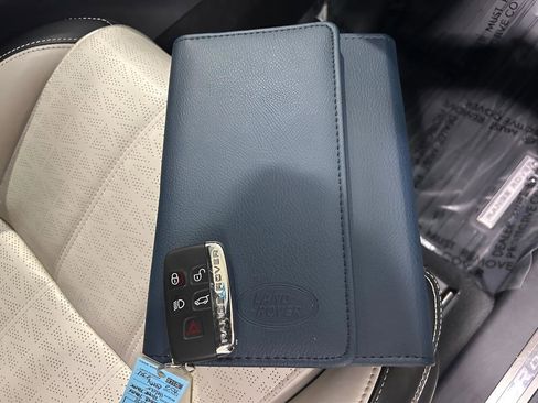 Used 2018 Land Rover Range Rover Velar R-Dynamic HSE image 29